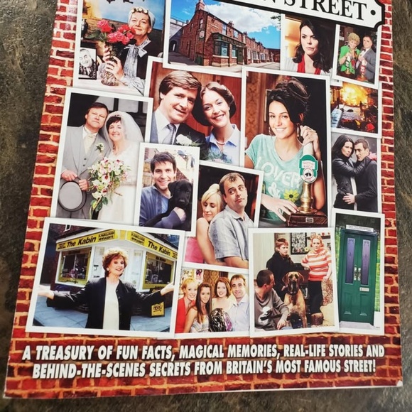 Coronation Street Glossy Special Edition Softcover Magazine Book - Picture 5 of 5